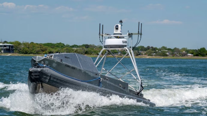 A US Navy Global Autonomous Reconnaissance Craft (GARC) assigned to Naval Information Warfare Center Atlantic, manoeuvres during Exercise Southern Lightning in Charleston, South Carolina.