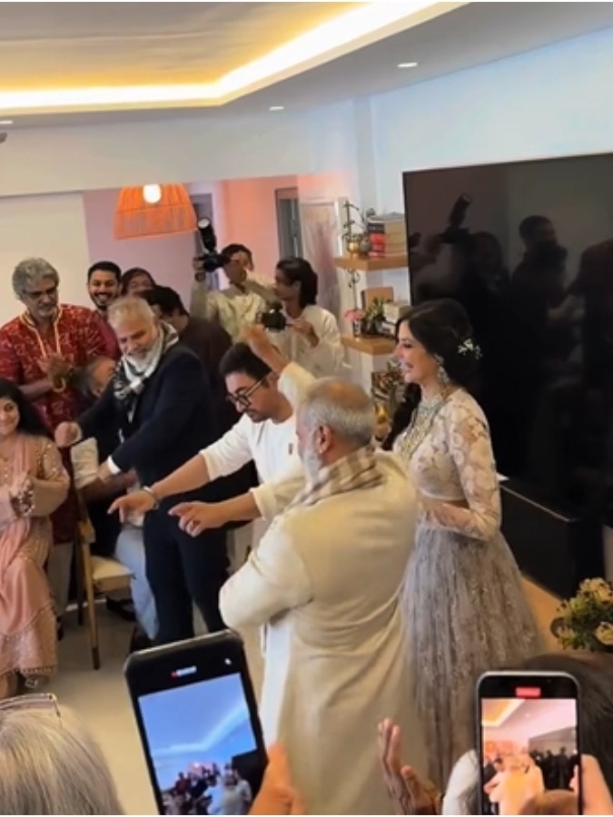 Aamir Khan Gauri Spratt exchange wedding vows dance their heart out - India Today
