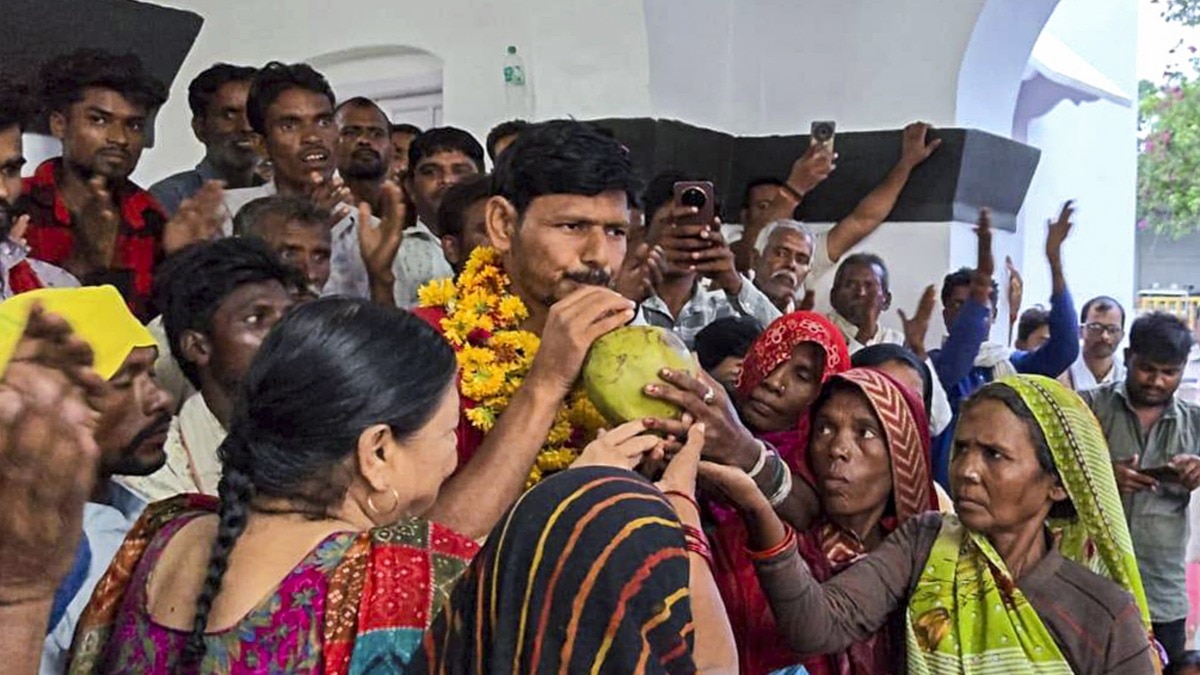 केन‑बेतवा आंदोलन के नेता अमित भटनागर ने माँ के आग्रह पर 18‑दिन का उपवास समाप्त किया