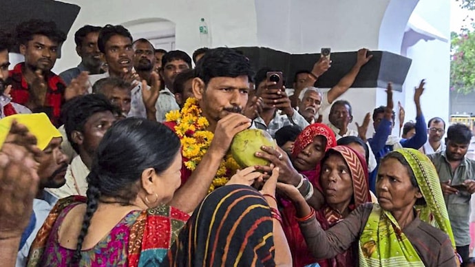 Activist Amit Bhatnagar breaks his 18-day indefinite hunger strike after the district administration agreed to conduct a fresh verification of affected families in connection with the Ken-Betwa River Link Project. (PTI Photo)
