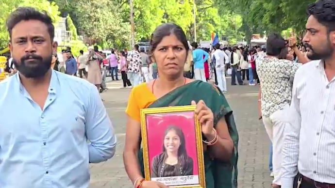 Akanksha Chaturvedi mother