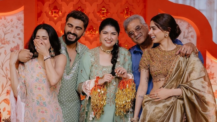 Anshula Kapoor shared pictures from her chooda ceremony. (Photo Credit: Instagram/ Anshula Kapoor) Anshula Kapoor, Janhvi Kapoor, Boney Kapoor, Khushi Kapoor, Arjun Kapoor