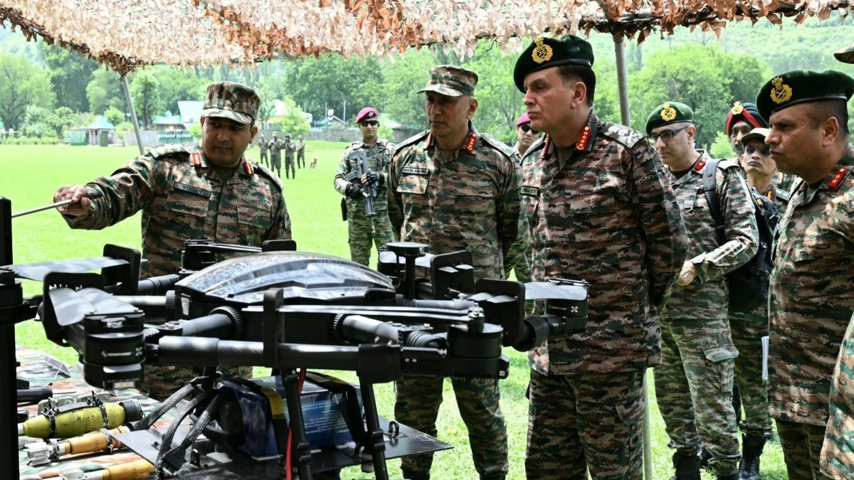 Army Chief visits forward areas along LoC in Jammu & Kashmir, reviews security