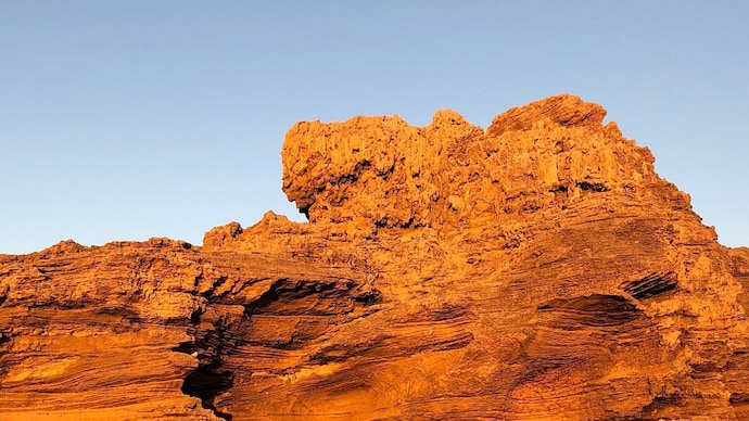 Australia's Uluru appears to change colour throughout the day because of sunlight and its iron-rich sandstone surface. Here's the science behind one of the world's most fascinating natural wonders. (Representative Image) Australia's Uluru appears to change colour throughout the day because of sunlight and its iron-rich sandstone surface. Here's the science behind one of the world's most fascinating natural wonders.