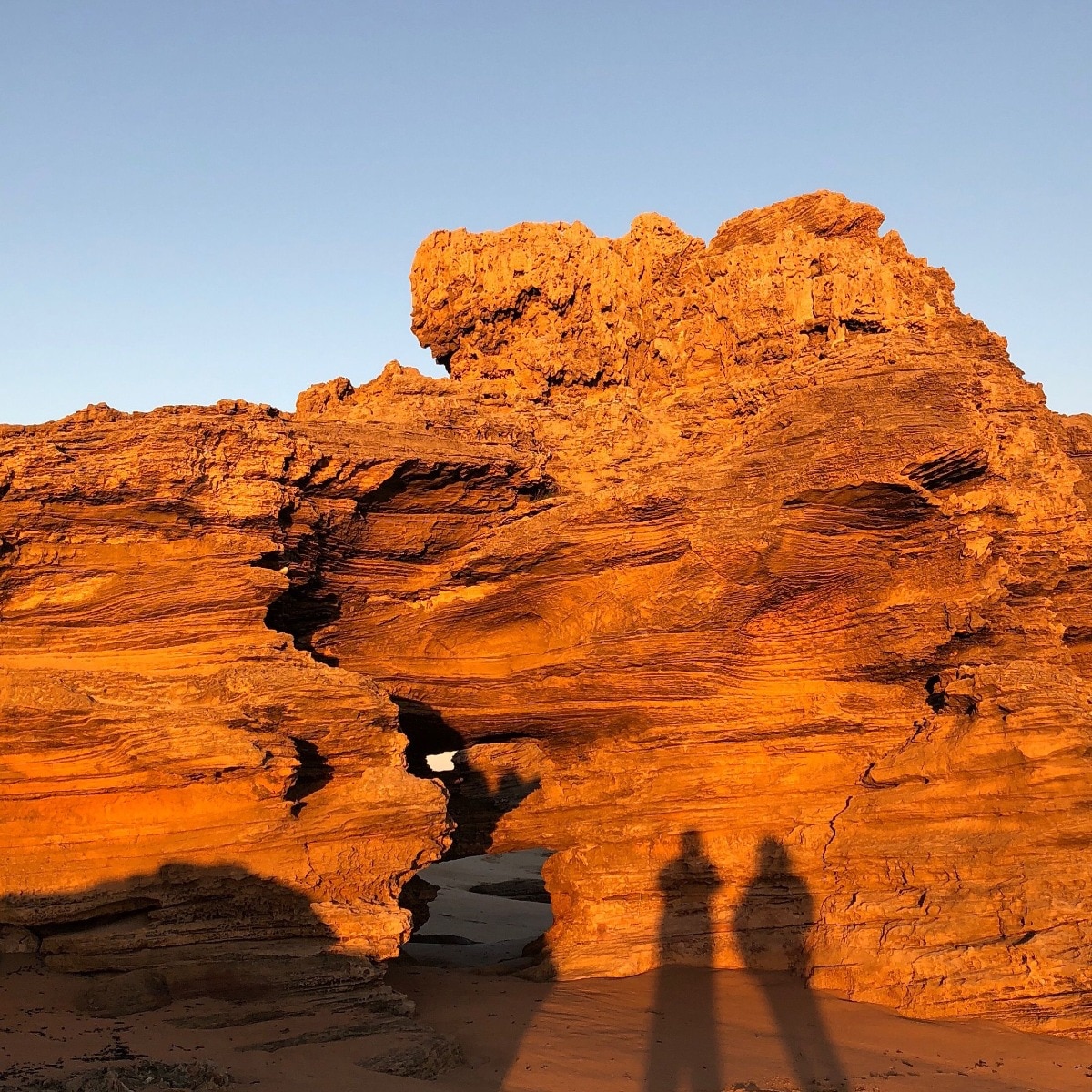 This giant rock in Australia changes colour throughout the day. Here's why
