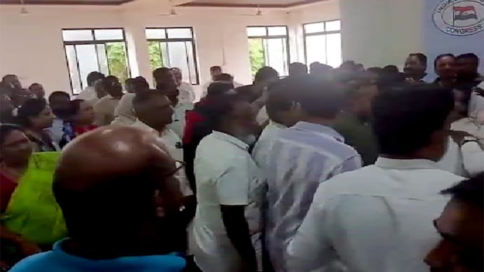 Belagavi Congress meeting turns chaotic