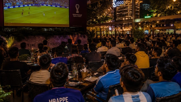 Bengaluru has extended restaurant timings for the FIFA World Cup semi-finals and final. (AI-generated image)
