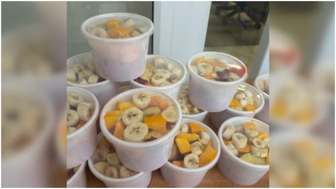 Bengaluru woman convinces office admin to swap samosas for fruits as evening snacks