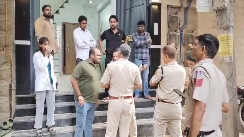 दिल्ली पुलिस ने बुड़ारी में दो मृतकों की मौत के पीछे संभावित हत्या‑आत्महत्या की जांच शुरू की