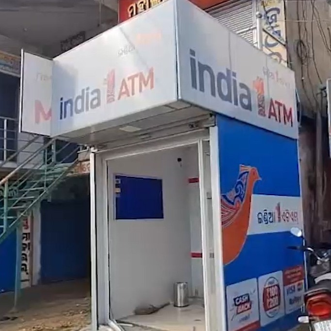 Caught on CCTV: Robbers drag ATM away with Thar, escape with cash in Odisha