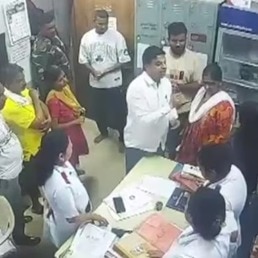 CCTV footage showed ramesh Mhatre and a group of men entering the hospital and assaulting the two doctors.