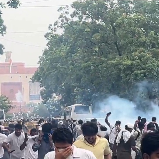 Tear gas, lathicharge, scuffles: Chaos as CJP protesters march on Parliament