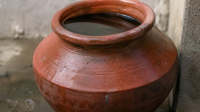 The accused claimed vessel was 'polluted' because a Dalit drank from it. (AI-generated photo)