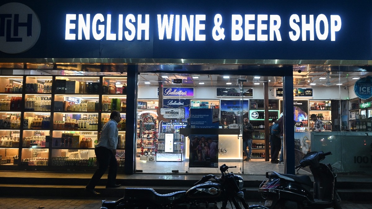 Delhi liquor shops close by 8 pm this weekend amid CJP protests