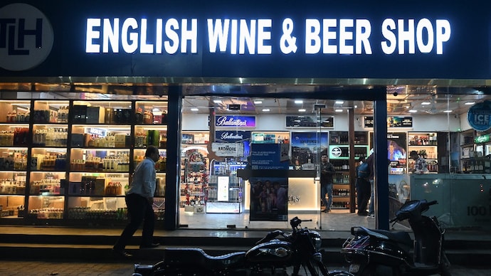 Delhi liquor shops