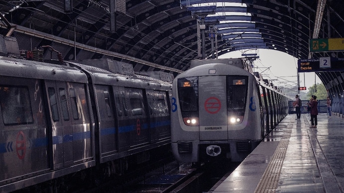 दिल्ली मेट्रो की ब्लू लाइन पर आई तकनीकी खराबी