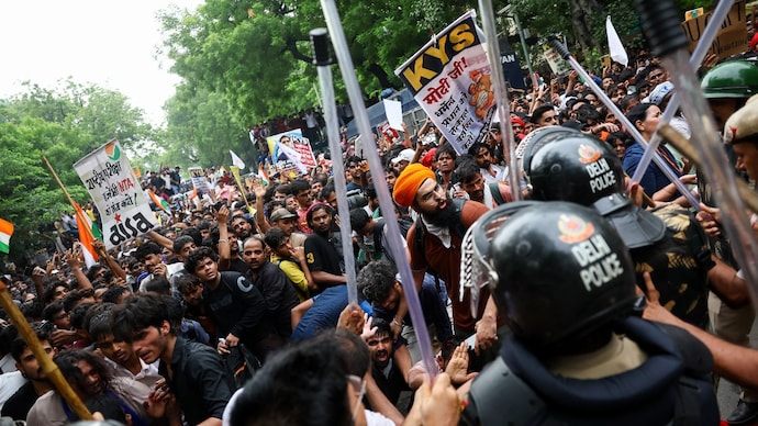 Protesters clash with police as supporters of India's Cockroach Janta Party demonstrate near Parliament. (Image: Reuters) delhi police can cops hide name tags name plates civilian clothes riots demonstrations students thrashed lathi charge rapid action force raf scuffle neet paper leak cjp cockroach janta party parliament march
