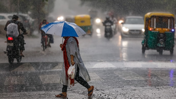 Monsoon revival is likely to bring down temperatures and improve air quality in Delhi. (PTI photo)