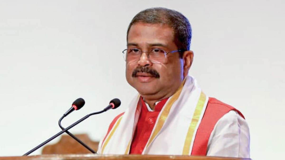 NEET-UG বিতর্ক: শিক্ষা মন্ত্রীর পদত্যাগ ও মোদী সরকারের সংকট মুক্তি