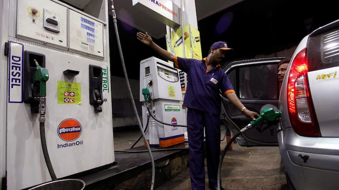 e20 fuel ethanol in petrol nitin gadkari hardeep singh puri can blended petrol damage car engine rubber parts corrode replacement needed e10 vehicles not compliant