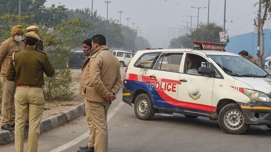 UP police arrests four, seizes Rs 11 lakh and arms after encounter in Sultanpur