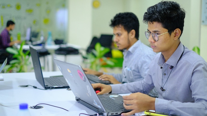 Engineering job guarantee 'died in 2020': Founder's post reignites CS degree debate