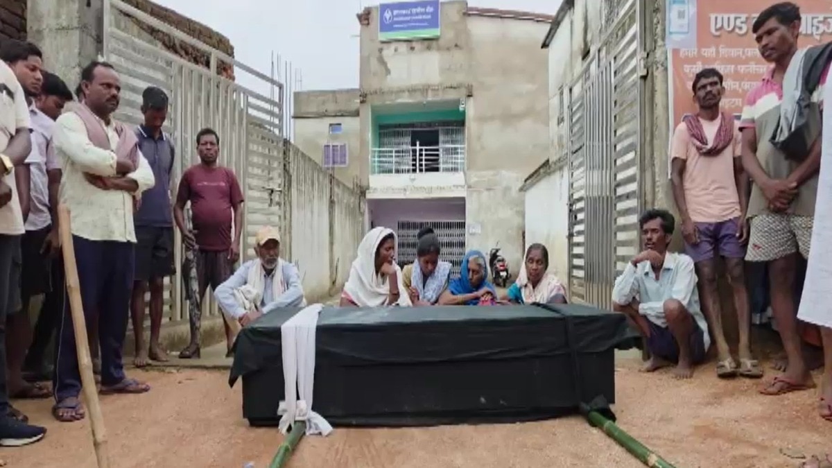 Man dies after bank delays treatment money over KYC, family protests with body