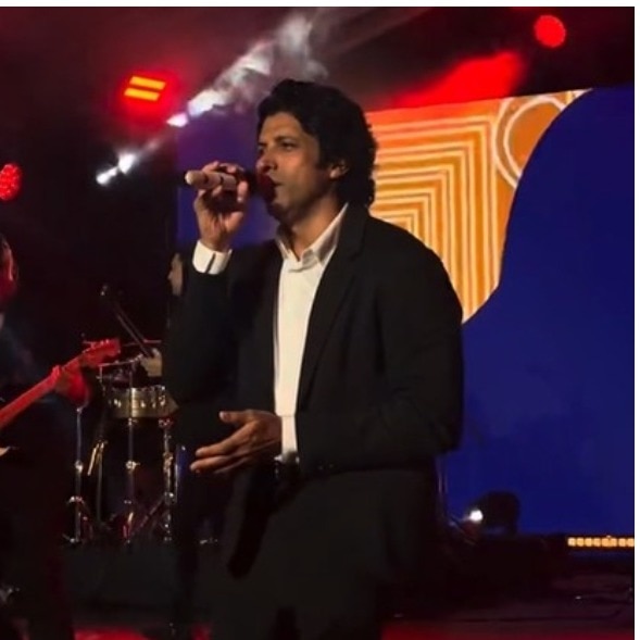Farhan Akhtar sings Meri Laundry at wedding, gets rinsed by the internet