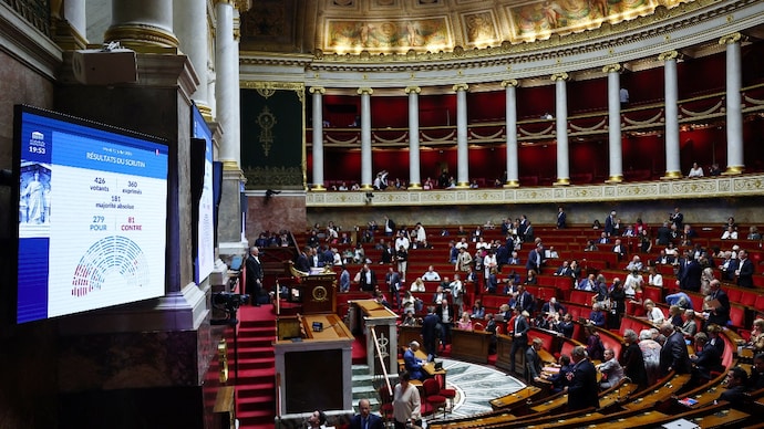 A screen shows the result of a vote on the bill that aims to ban social media access for children under the age of 15, at the Assembly in Paris, France, July 21, 2026. REUTERS/Abdul Saboor