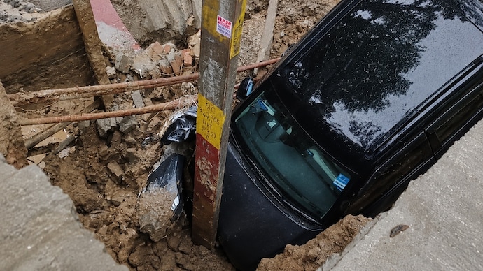 Ghaziabad road caves in