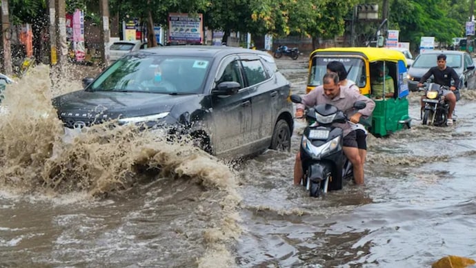 Gurgaon's ‘Venice moment’ leaves vehicles, residents battling waterlogged roads
