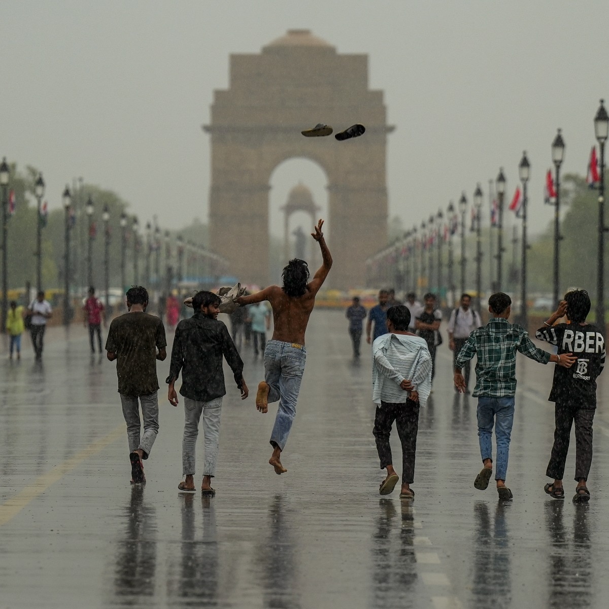 Rain on its way: IMD issues yellow alert for Delhi, temperatures to drop