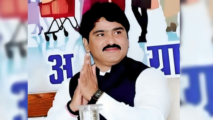 His remarks appeared to leave several leaders on the dais uncomfortable, while drawing applause from sections of the audience.