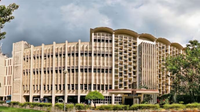 Police said information about the incident was received on the intervening night of July 28 and 29, following which officers rushed to the hostel. एलपीजी संकट के बीच आईआईटी बॉम्बे ने नया तोड़ निकाला.