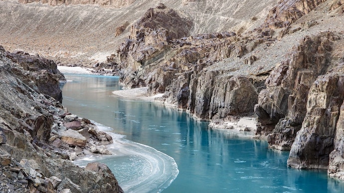 सिंधु जल समझौता रद्द करने के बाद सरकार ने बड़ा कदम उठाया है.