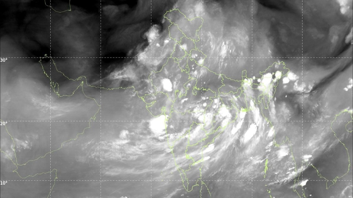 Isro images show 90% of India is under cloud cover. How much rain is likely?