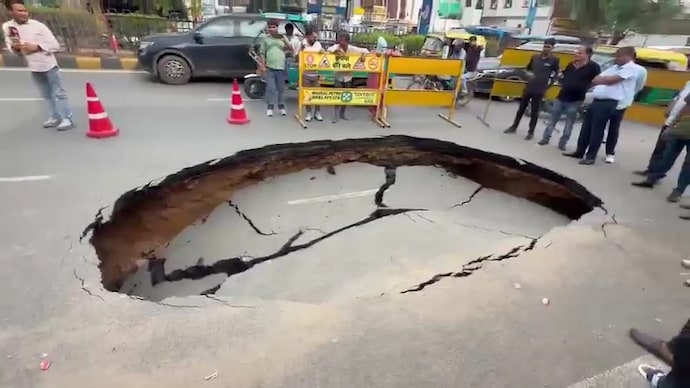 Jaipur road caves in