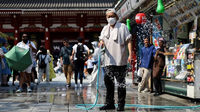 Japan's cities 'cruelly hot' for first time (Reuters)