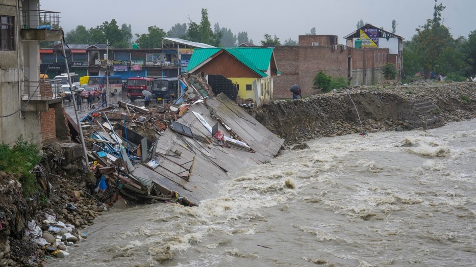 J&K flash flood toll rises to 29, six people still missing