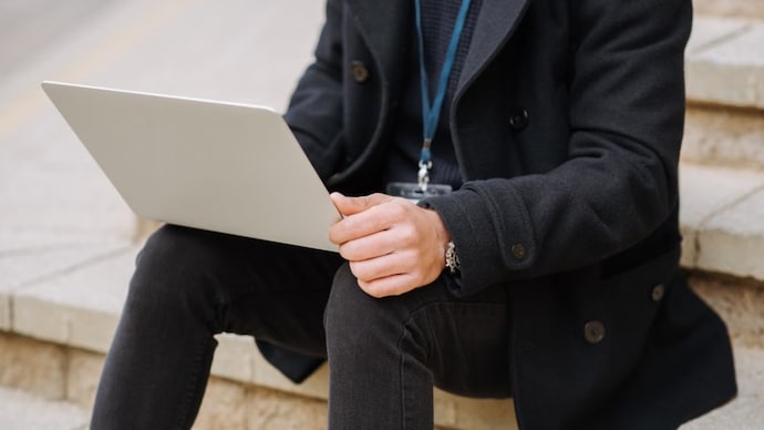 Job seeker applied to 200 roles, but only these 4 LinkedIn messages got him interviews