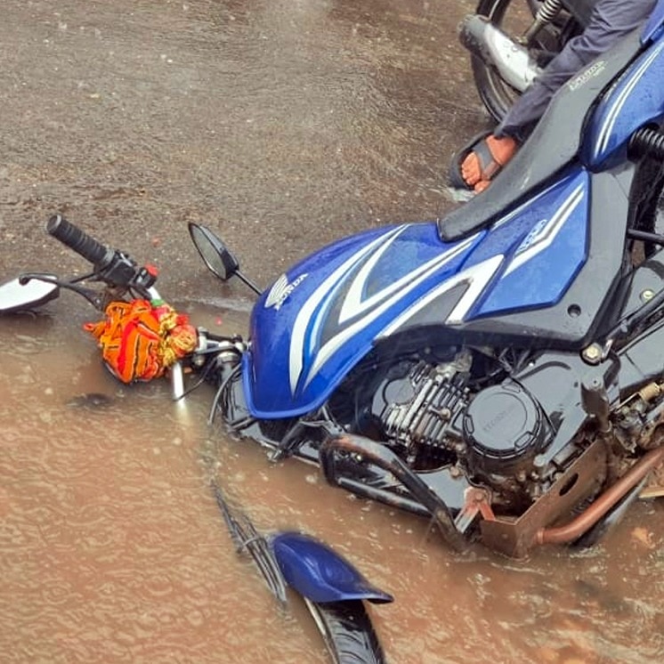 5 fall into rain-filled pit in Gujarat; officials ask commuters to avoid route