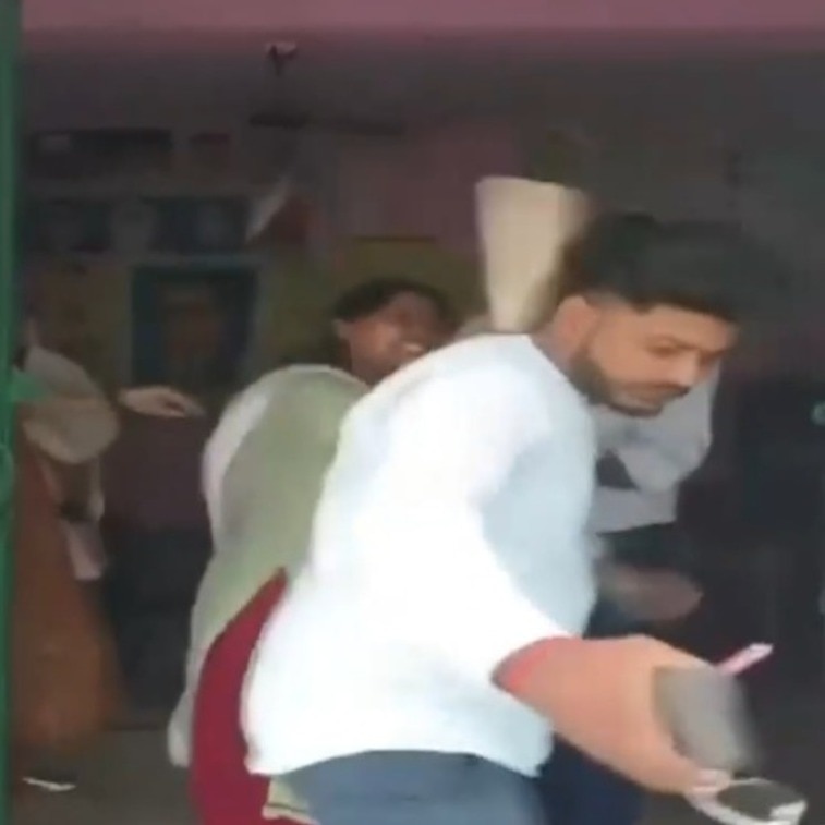 UP school headmistress hits student's guardian with shoe, video goes viral