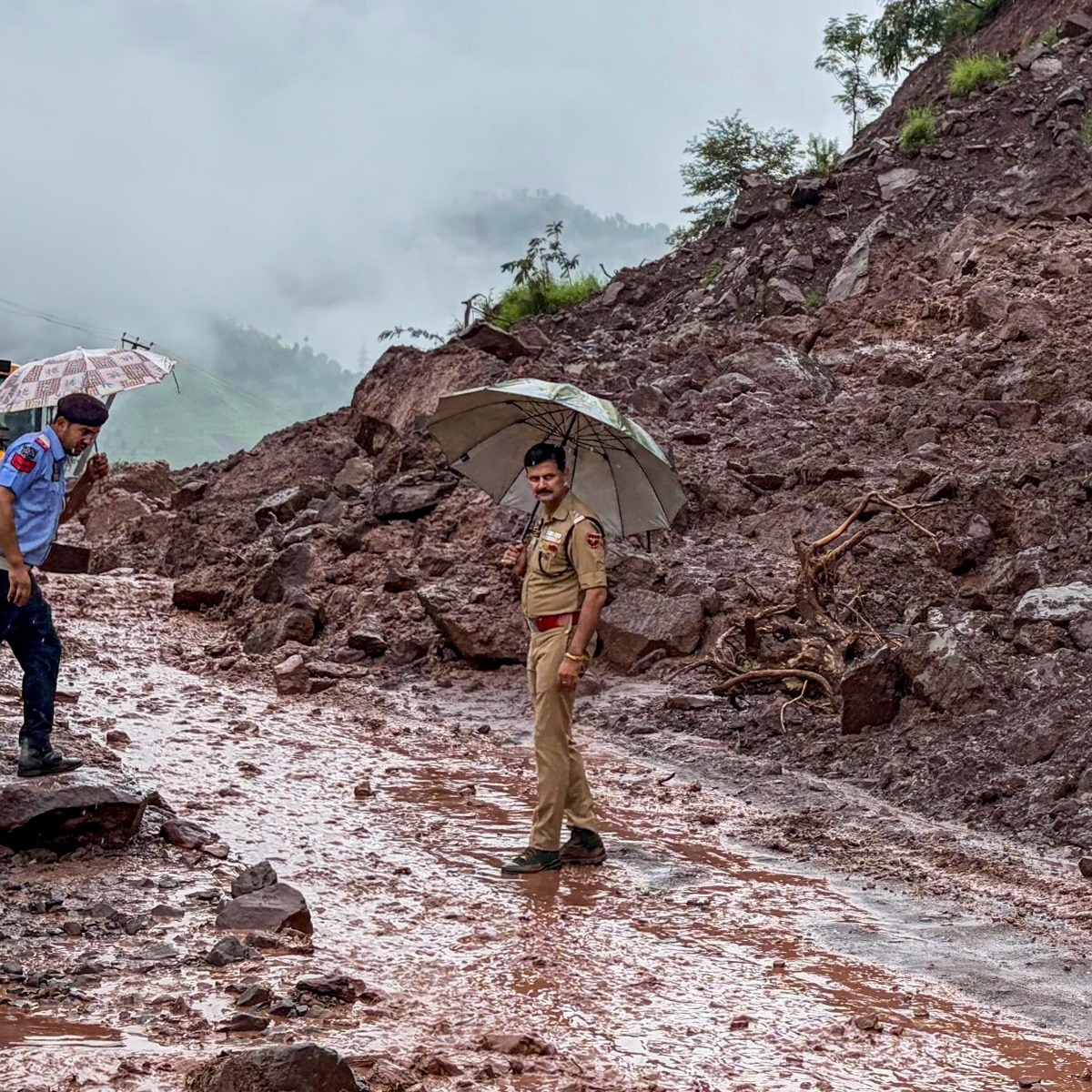 Jammu-Srinagar highway landslide strands vehicles, Amarnath convoy allowed to pass