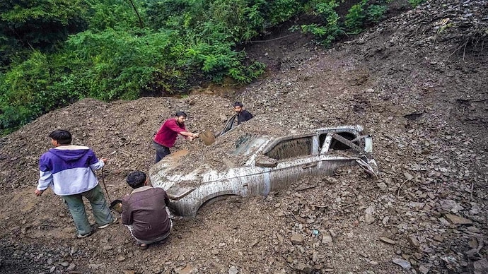 Landslide in Shimla dua to Heavy Rain (Photo- PTI)