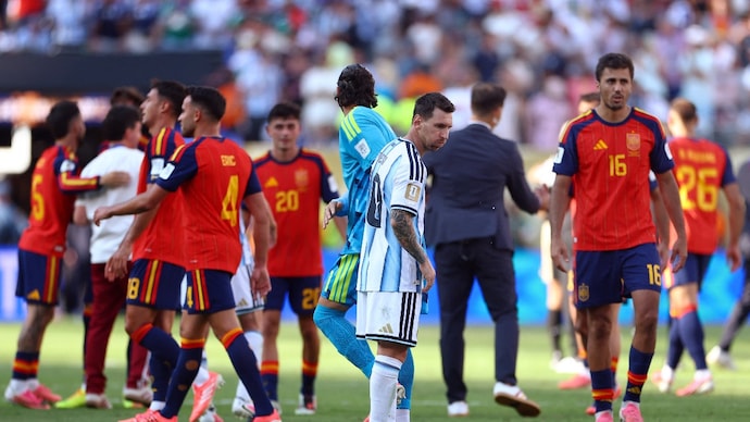 Spain defeated Argentina 1-0 in the FIFA World Cup final (Reuters Photo) Lionel Messi and Argentina