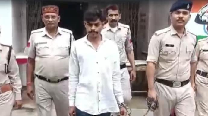 Vipin's wife, Aanchal Yadav, had been in a relationship with Sunil Kushwaha.