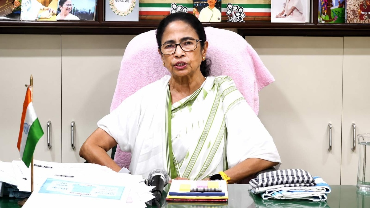 Spend Rs 1 lakh a month on bills: Mamata says rebels have no claim on TMC office