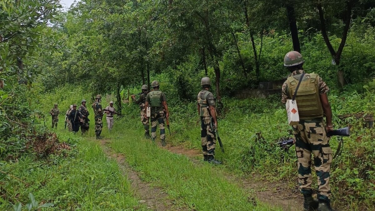 Manipur: Six abandoned Meitei houses torched in Imphal West, security forces avert communal clash Manipur: Six abandoned Meitei houses torched in Imphal West, security forces avert communal clash