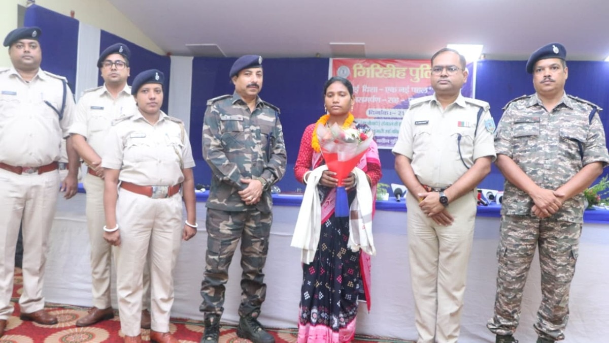 Wife of Maoist leader with Rs 25 lakh bounty surrenders in Jharkhand, cites abuse