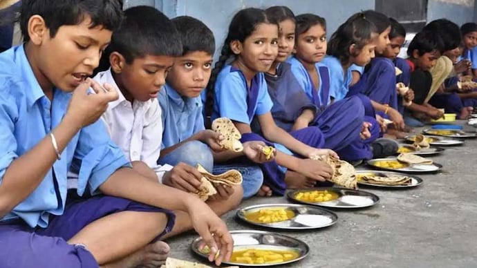 School students eating mid day meal -- File photo